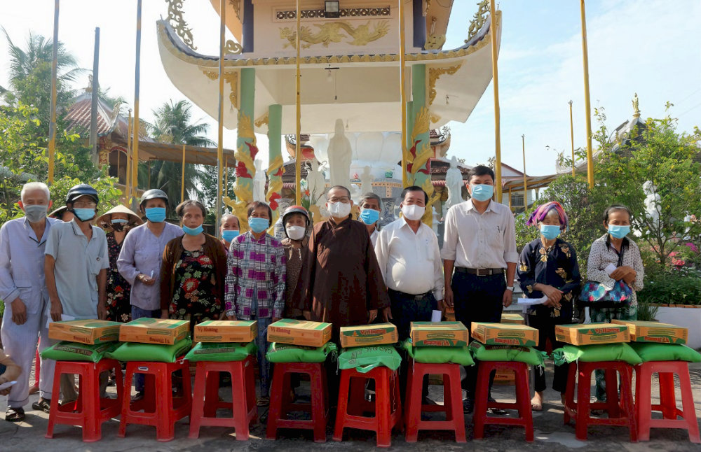 Visitors contribute a small part to sowing good karma in life through merit work activities